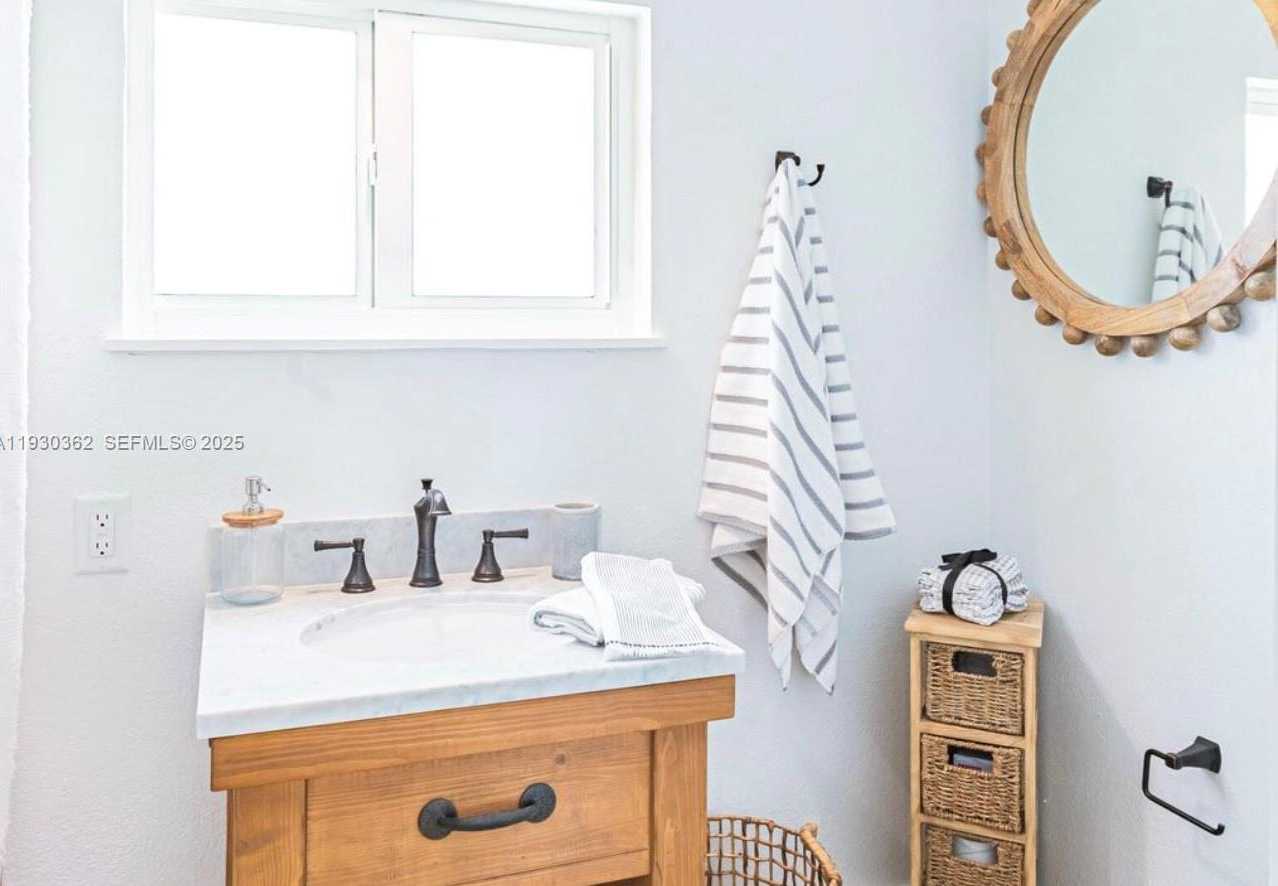 Small Image of 75433 OVERSEAS HWY, Islamorada Number 20