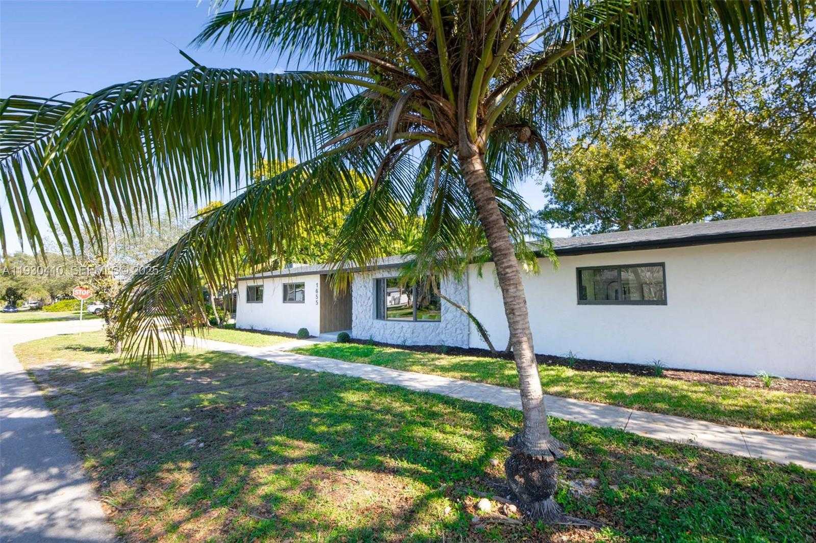 Small Image of 1655 NORTH 50TH AVE, Hollywood Number 2