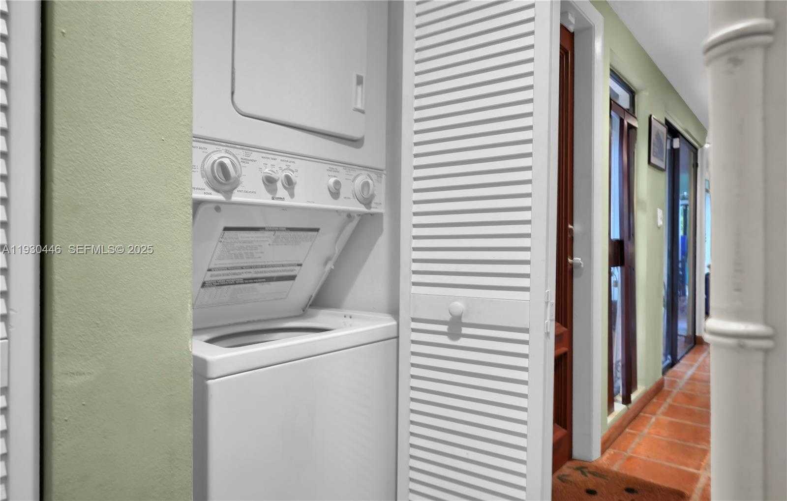 Small Image of 2790 SOUTH WEST 22ND AVE, Miami Number 20