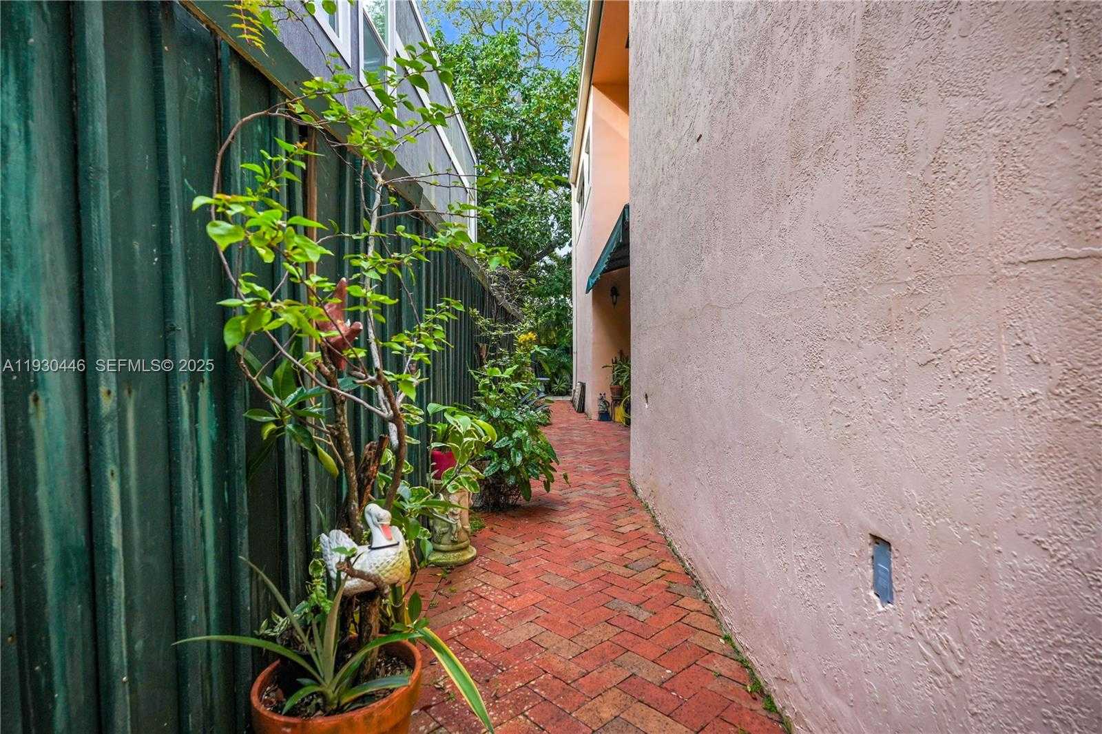 Small Image of 2790 SOUTH WEST 22ND AVE, Miami Number 23