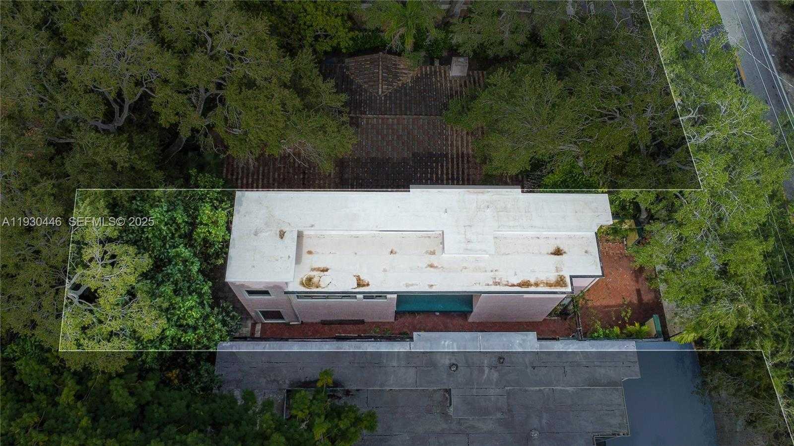 Small Image of 2790 SOUTH WEST 22ND AVE, Miami Number 25