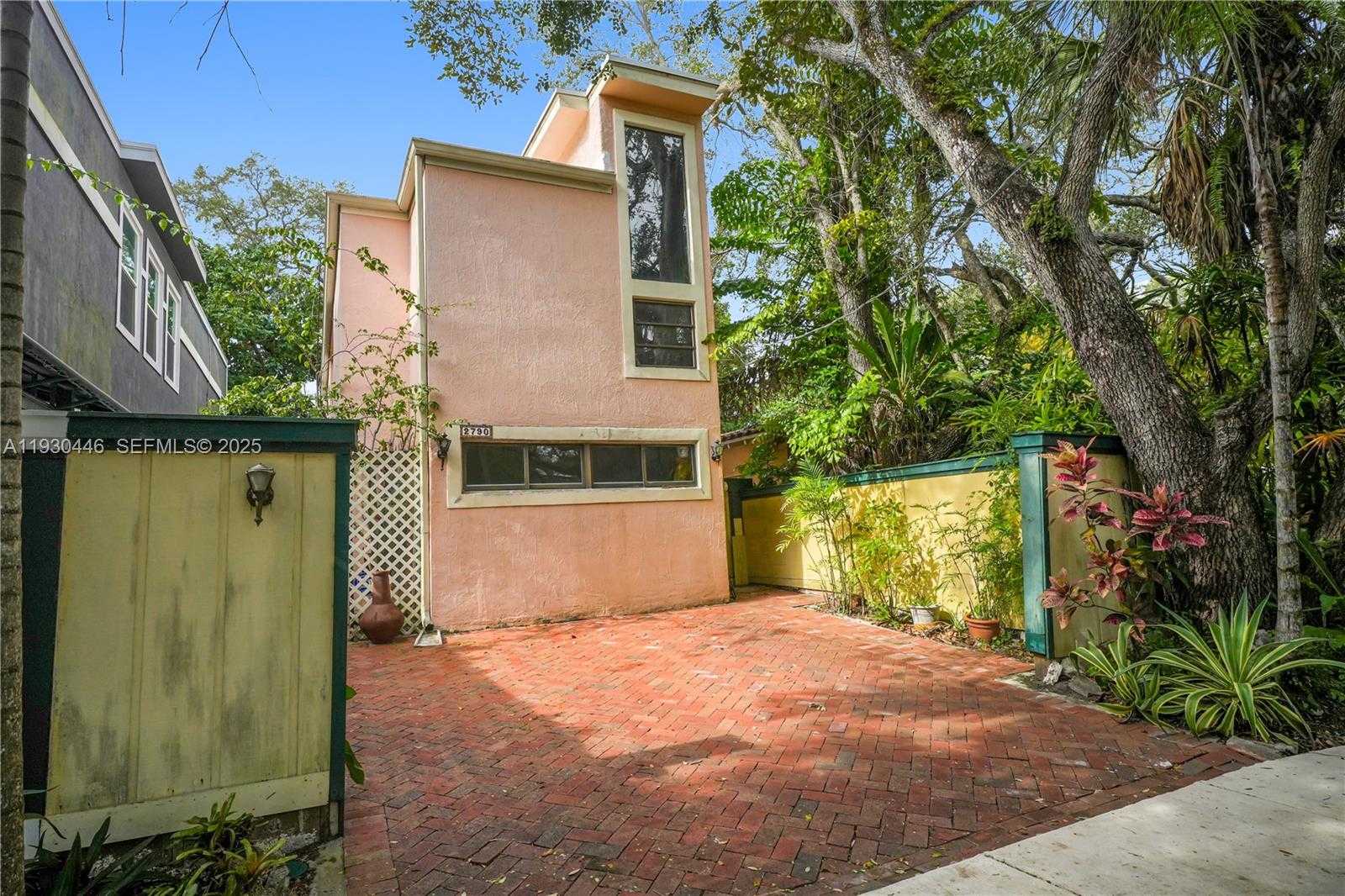 Small Image of 2790 SOUTH WEST 22ND AVE, Miami Number 32