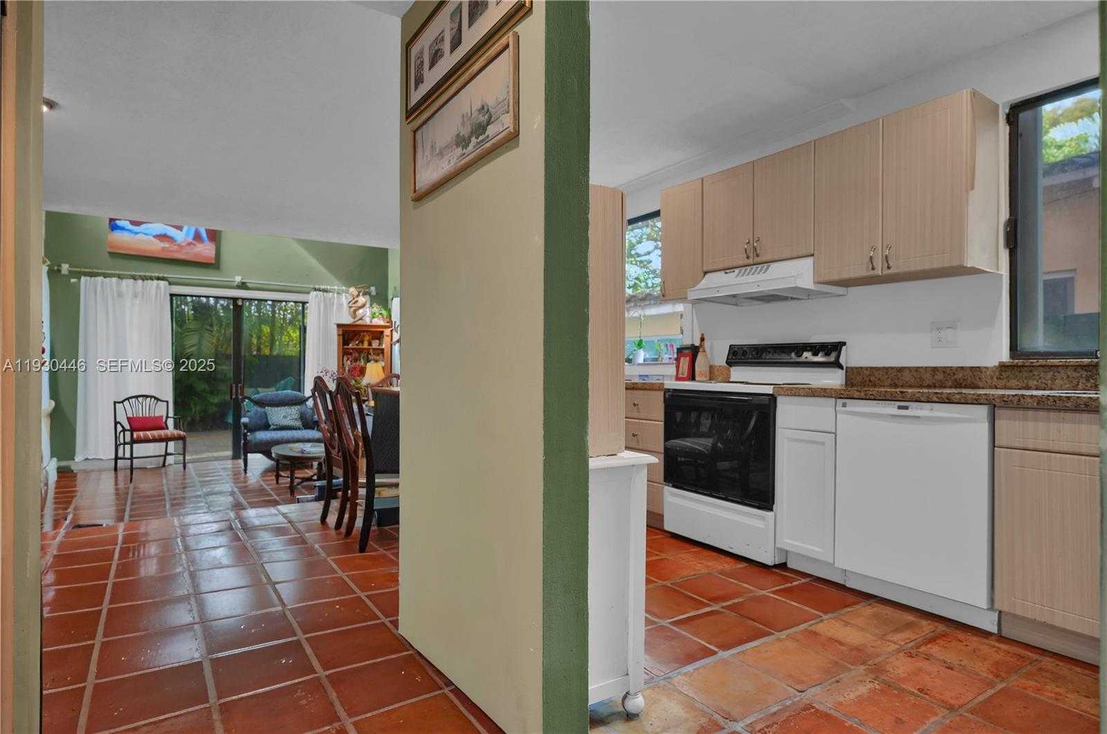 Small Image of 2790 SOUTH WEST 22ND AVE, Miami Number 4