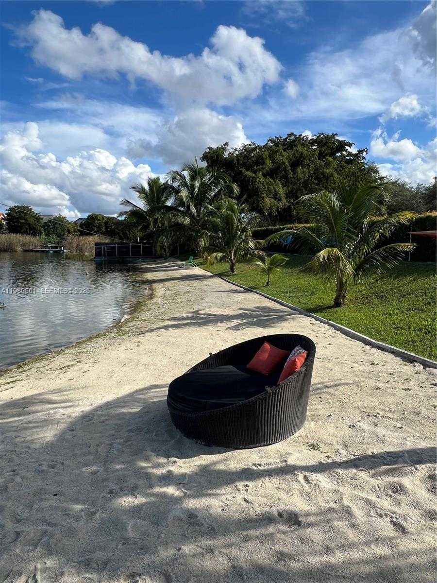 Small Image of 6101 SOUTH WEST 153RD CT RD, Miami Number 13