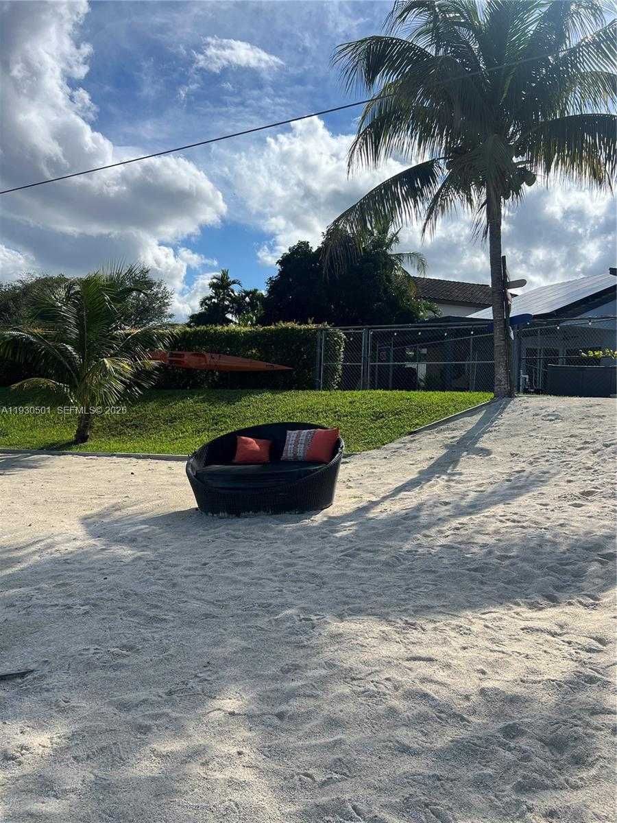 Small Image of 6101 SOUTH WEST 153RD CT RD, Miami Number 16