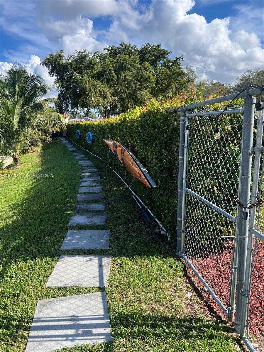 Small Image of 6101 SOUTH WEST 153RD CT RD, Miami Number 17