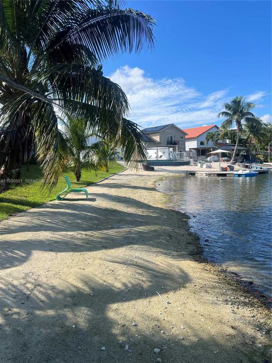 Small Image of 6101 SOUTH WEST 153RD CT RD, Miami Number 21