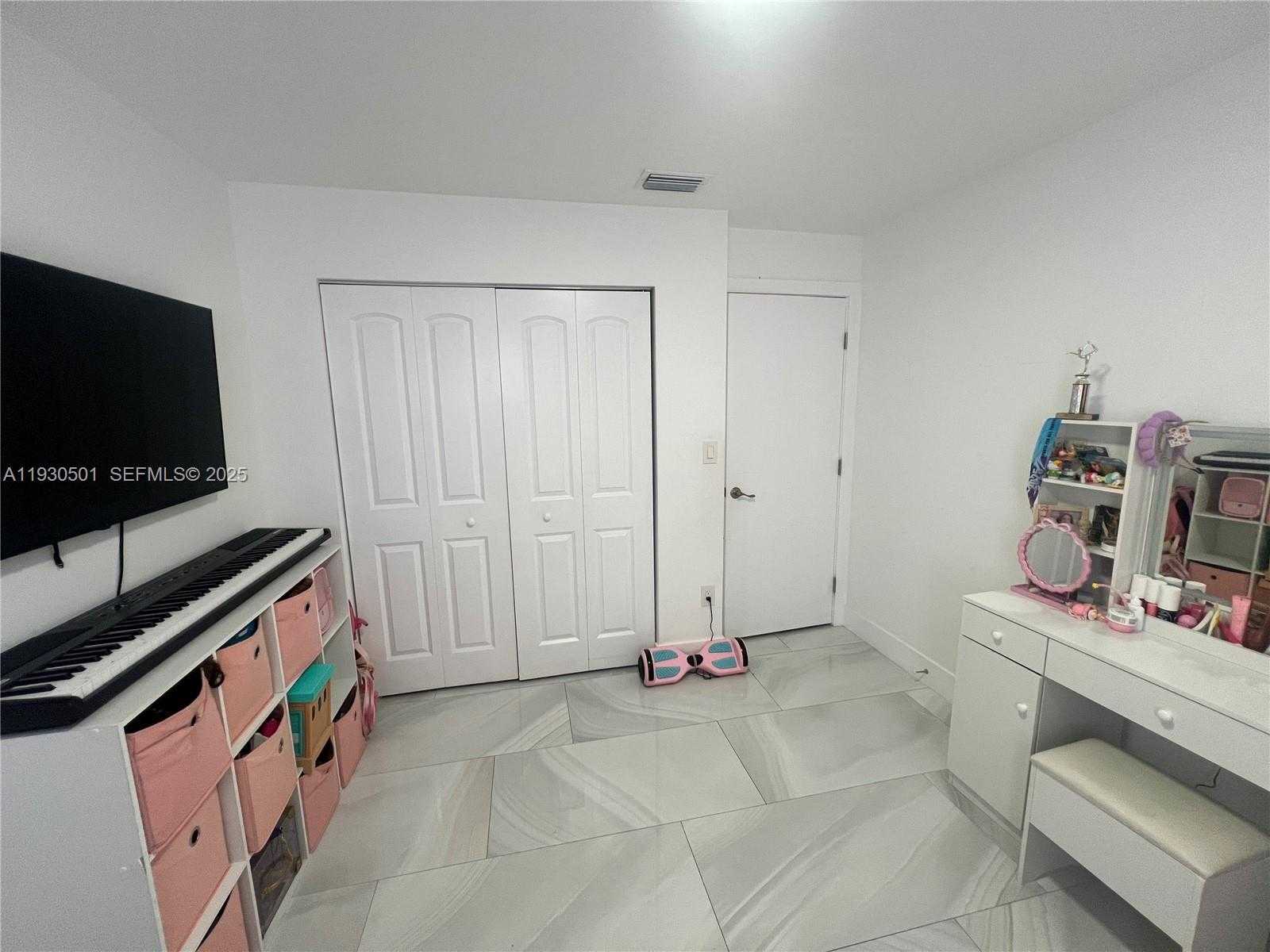 Small Image of 6101 SOUTH WEST 153RD CT RD, Miami Number 27