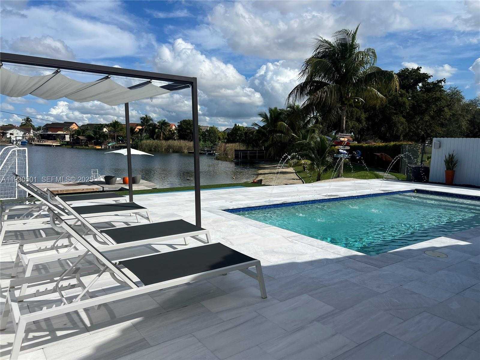 Small Image of 6101 SOUTH WEST 153RD CT RD, Miami Number 4