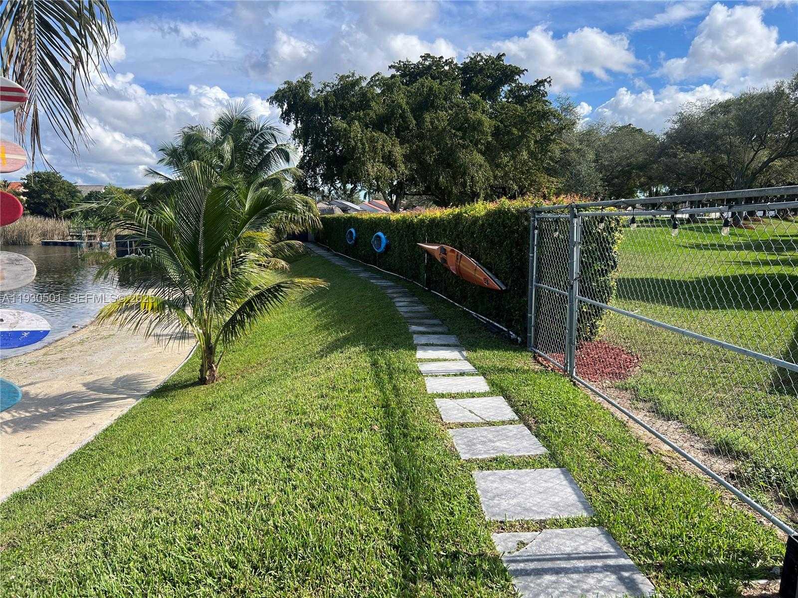 Small Image of 6101 SOUTH WEST 153RD CT RD, Miami Number 9