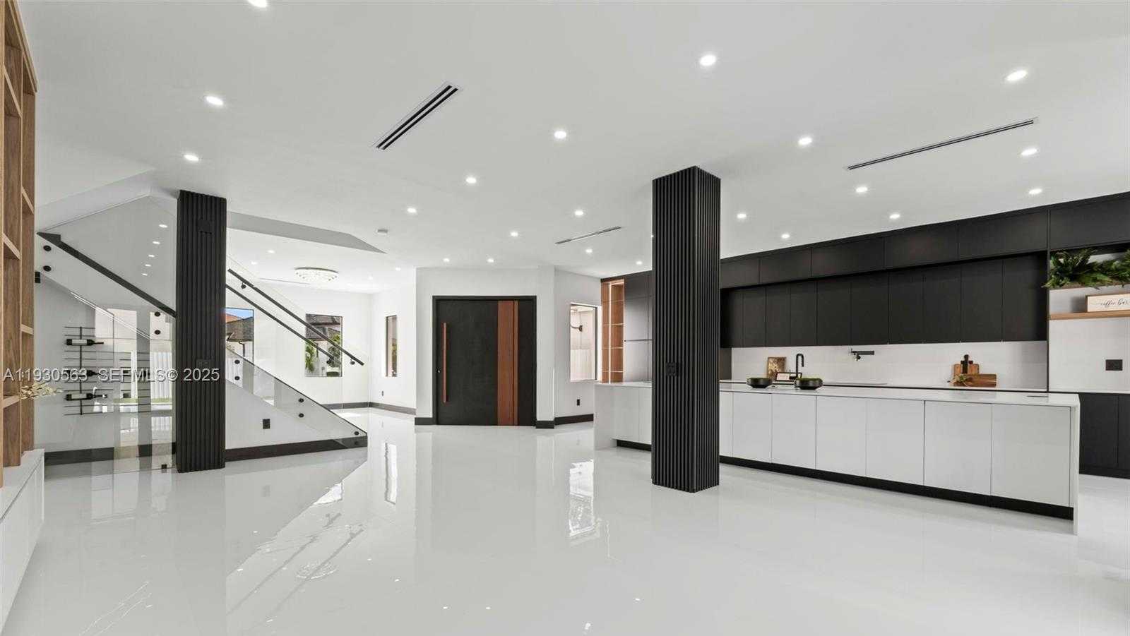 Small Image of 18172 NORTH WEST 91ST CT, Hialeah Number 10