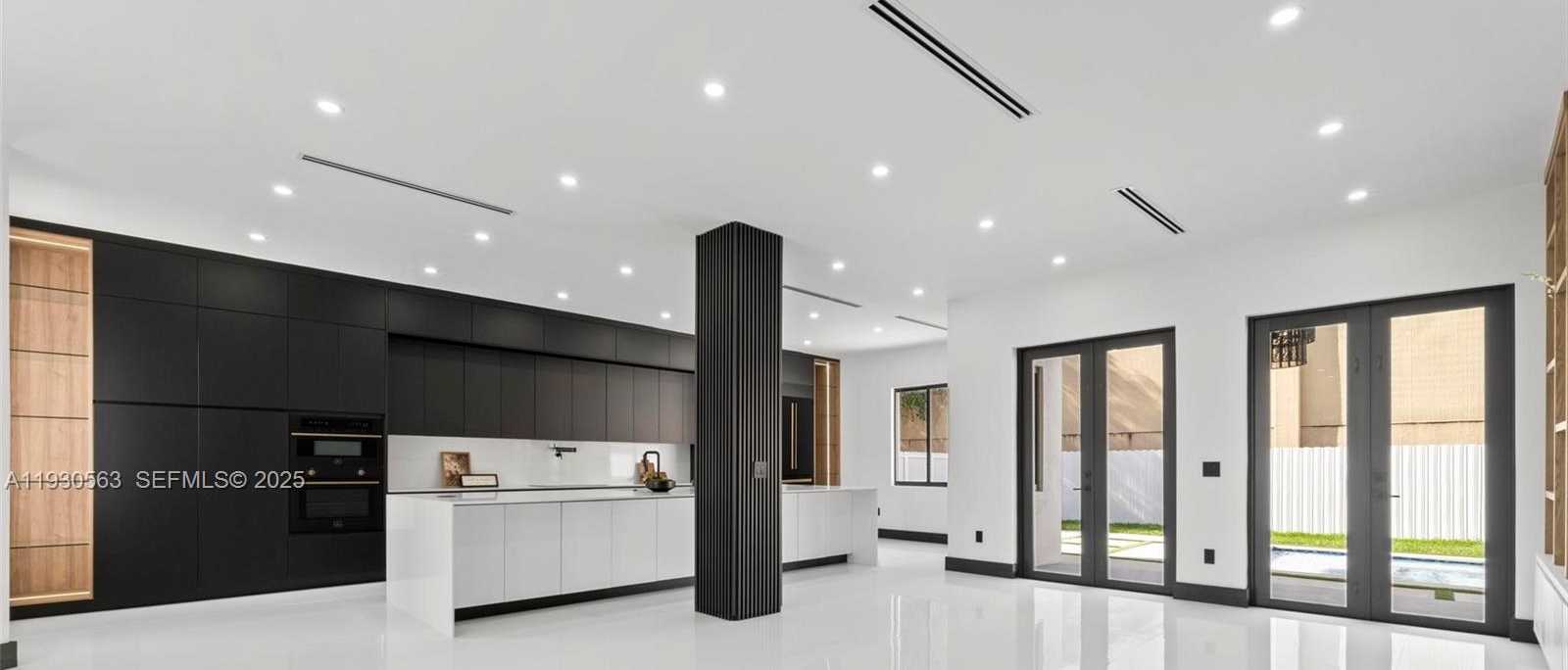 Small Image of 18172 NORTH WEST 91ST CT, Hialeah Number 11