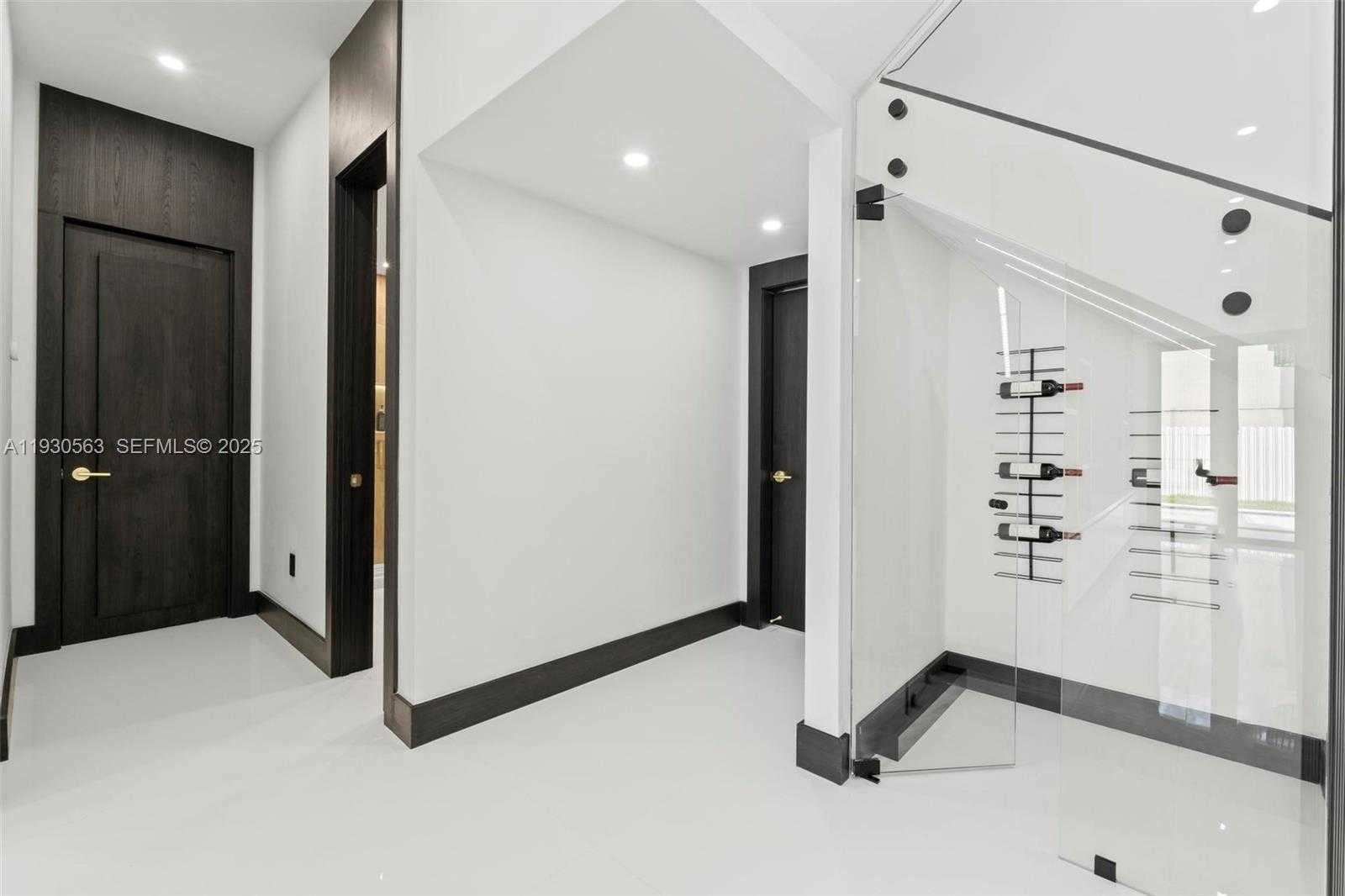 Small Image of 18172 NORTH WEST 91ST CT, Hialeah Number 12