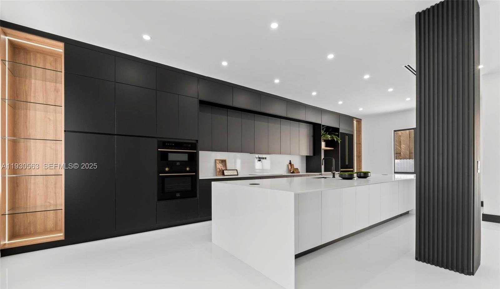 Small Image of 18172 NORTH WEST 91ST CT, Hialeah Number 13