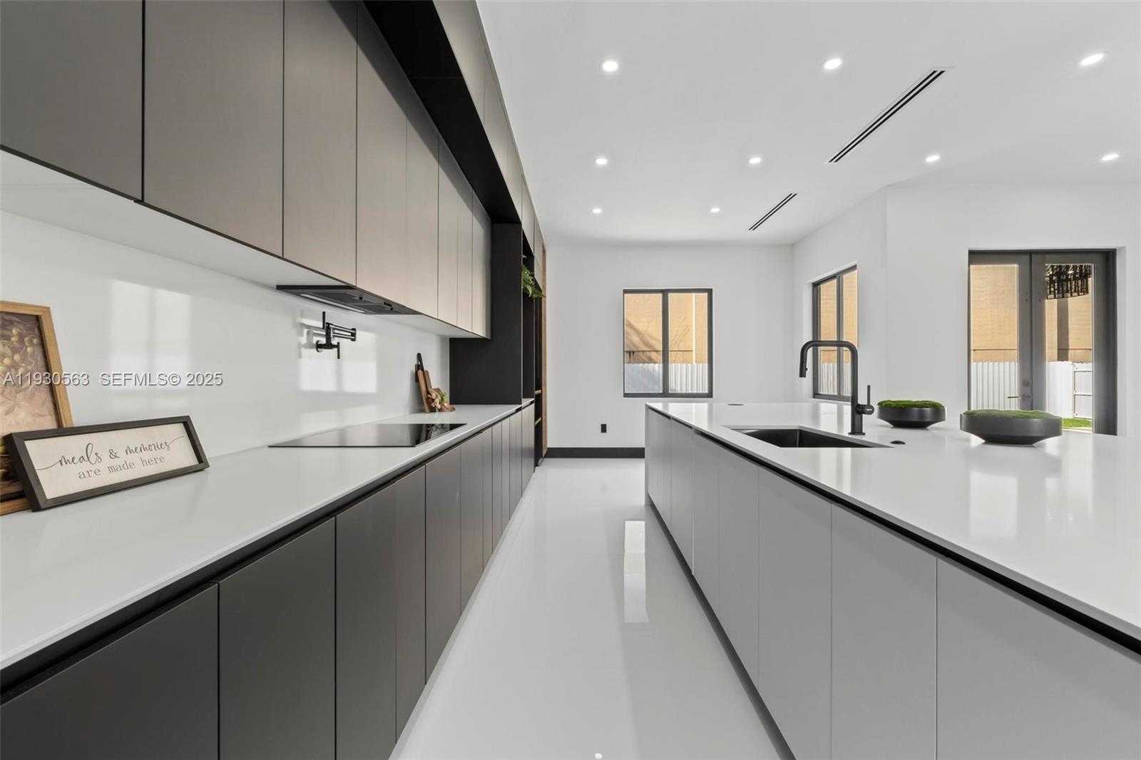 Small Image of 18172 NORTH WEST 91ST CT, Hialeah Number 14