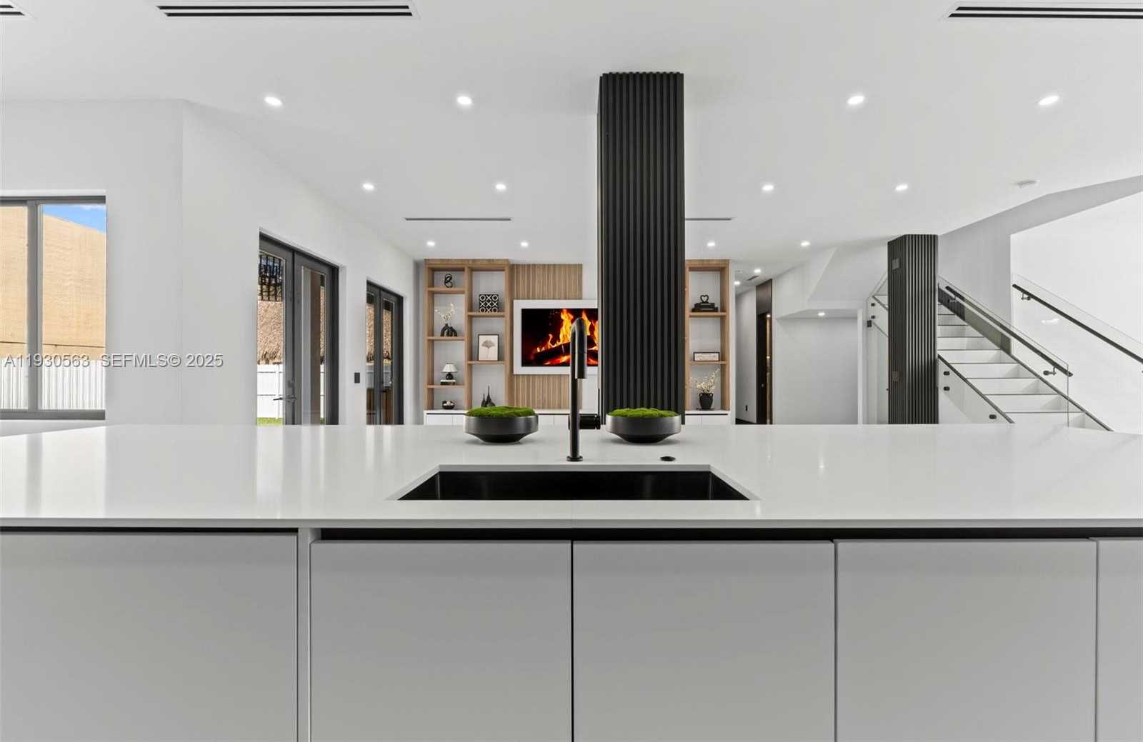 Small Image of 18172 NORTH WEST 91ST CT, Hialeah Number 15