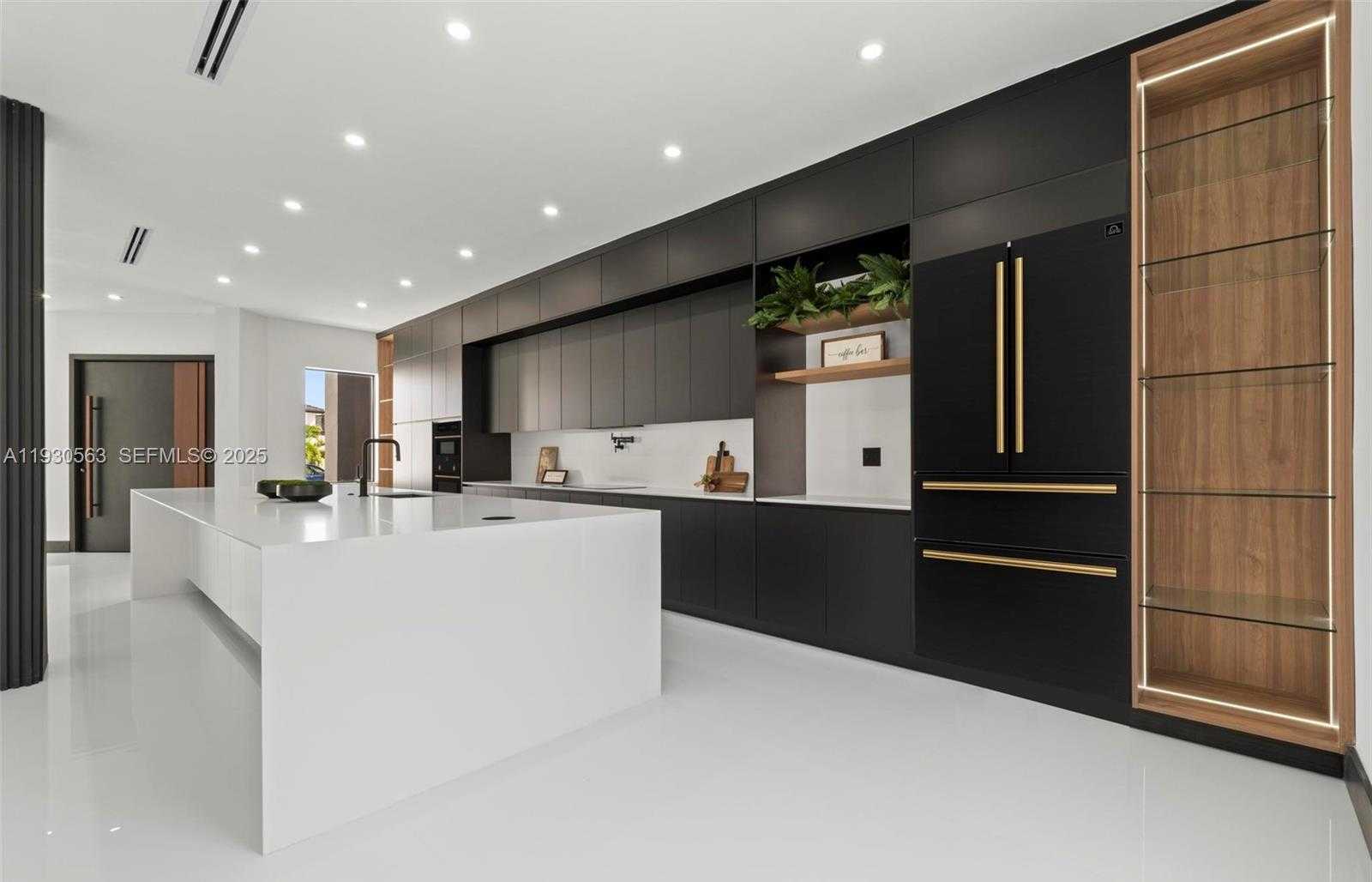 Small Image of 18172 NORTH WEST 91ST CT, Hialeah Number 16