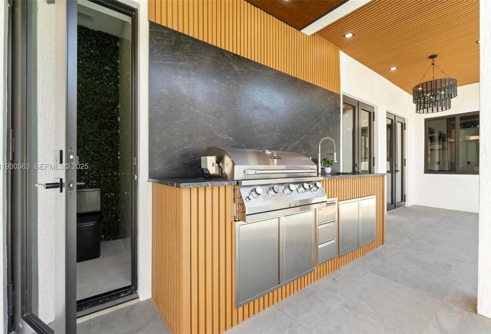 Small Image of 18172 NORTH WEST 91ST CT, Hialeah Number 19