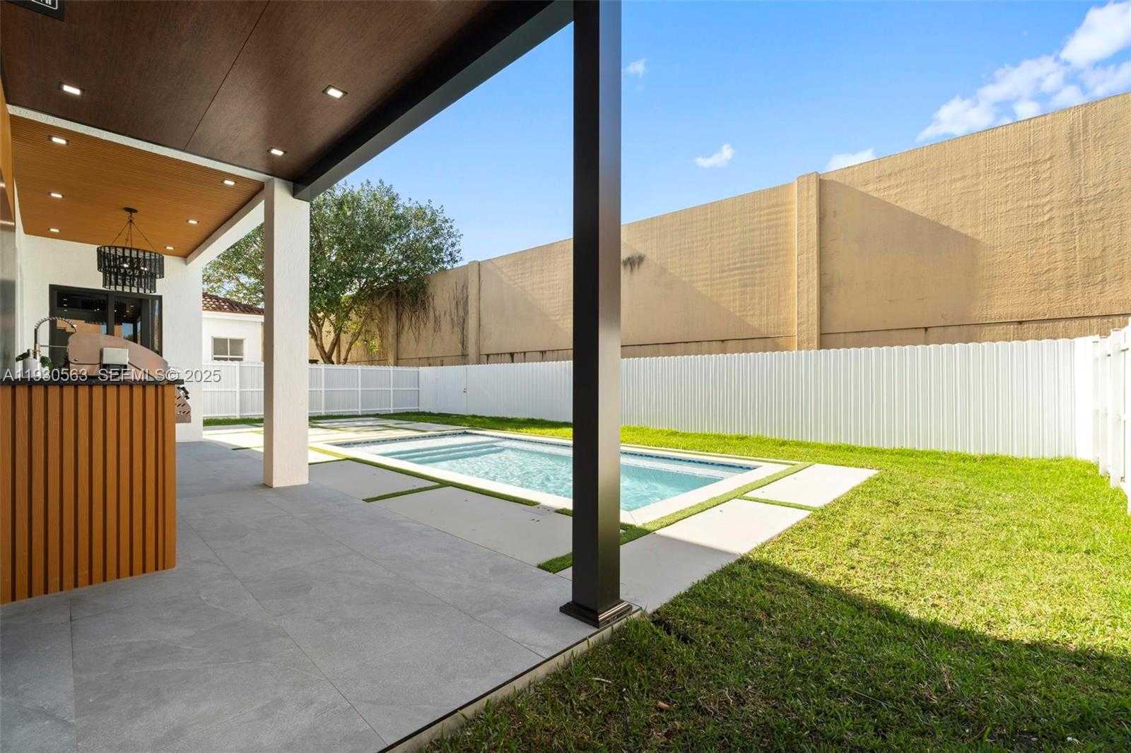 Small Image of 18172 NORTH WEST 91ST CT, Hialeah Number 20