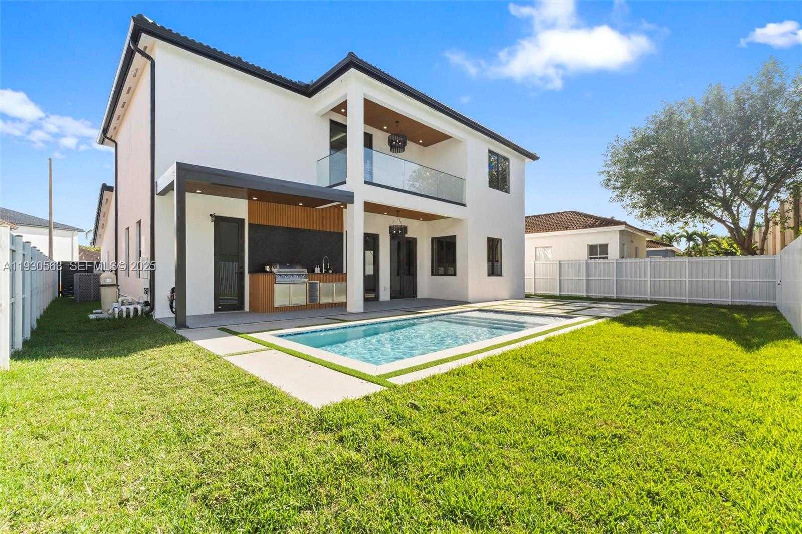 Small Image of 18172 NORTH WEST 91ST CT, Hialeah Number 21