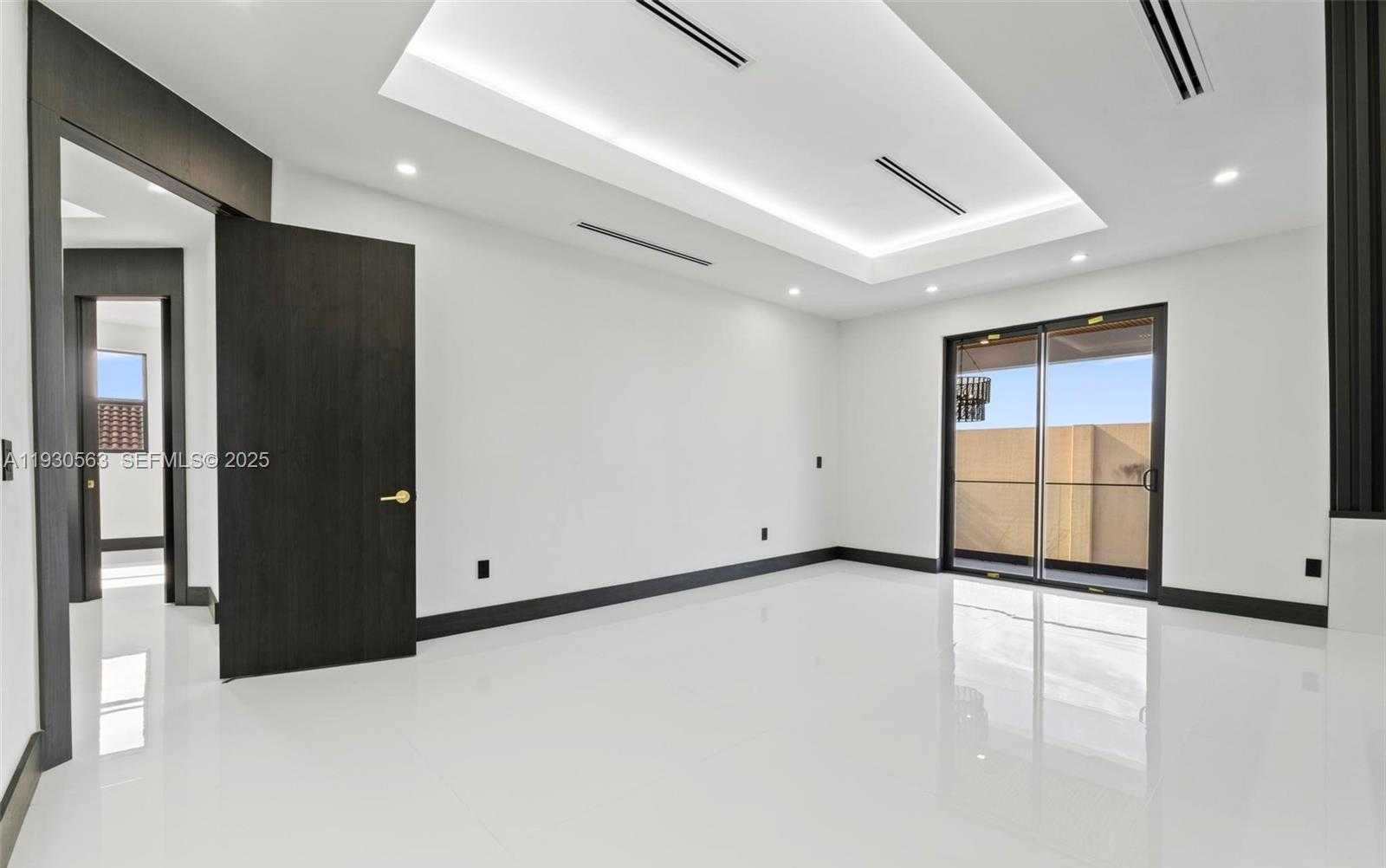 Small Image of 18172 NORTH WEST 91ST CT, Hialeah Number 26