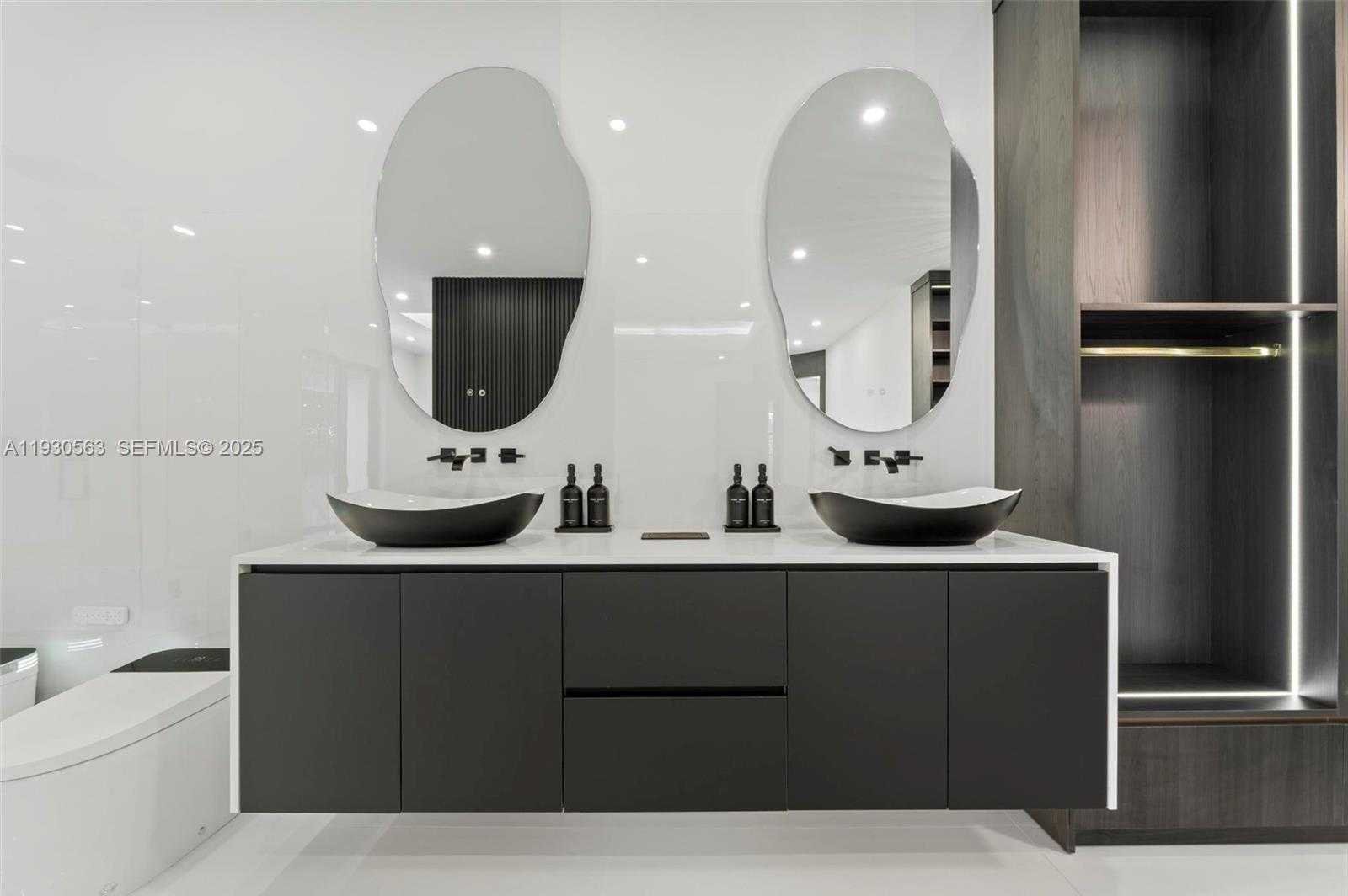 Small Image of 18172 NORTH WEST 91ST CT, Hialeah Number 28