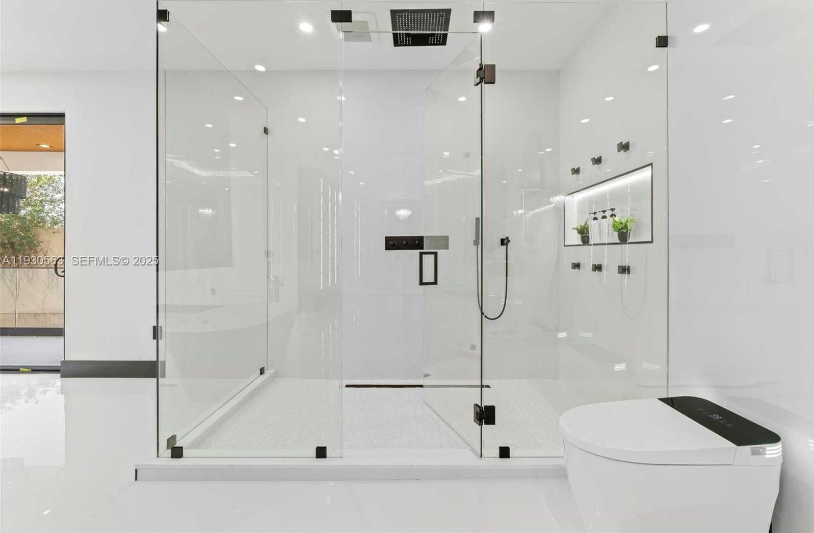 Small Image of 18172 NORTH WEST 91ST CT, Hialeah Number 29