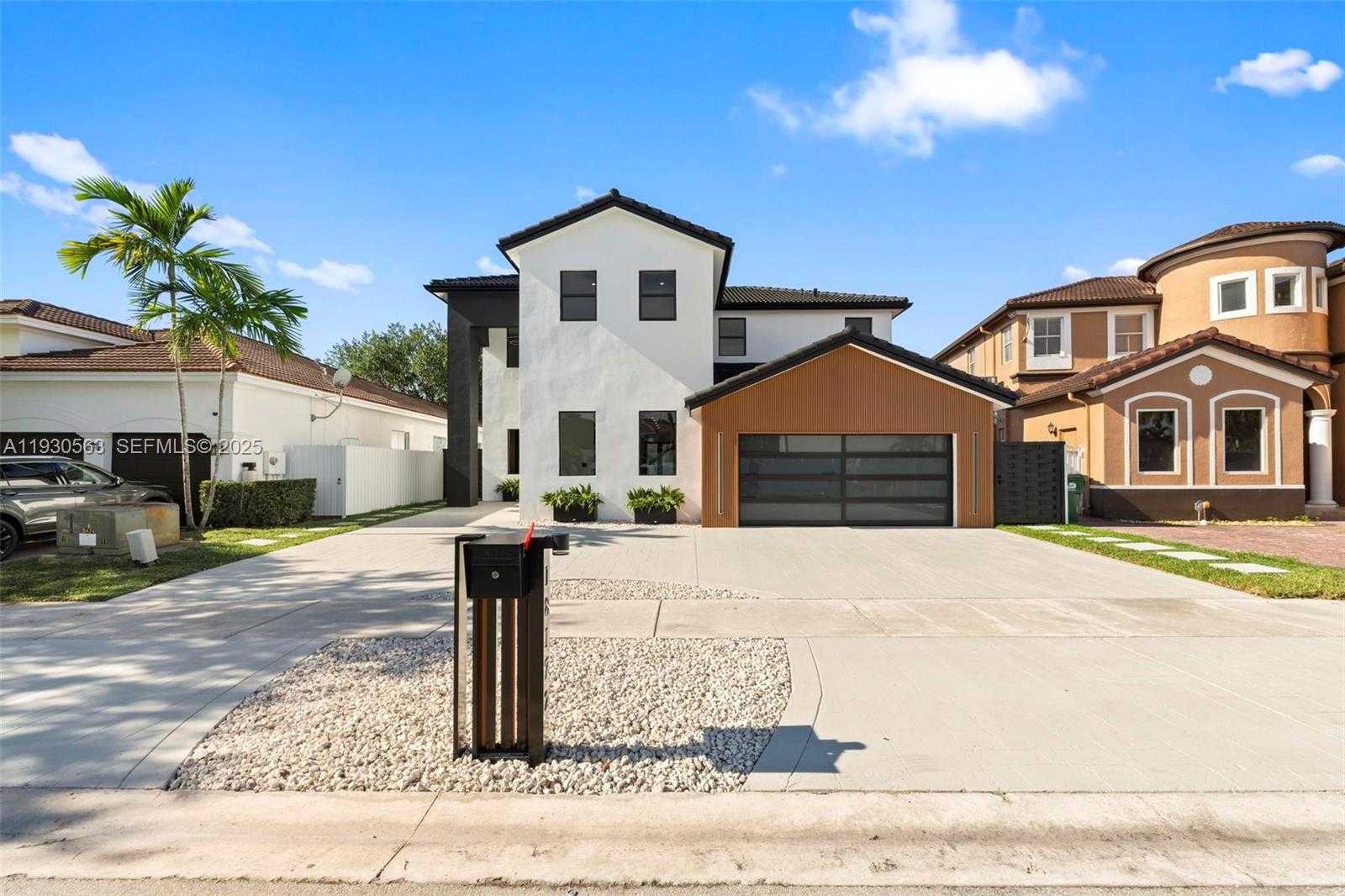 Small Image of 18172 NORTH WEST 91ST CT, Hialeah Number 3