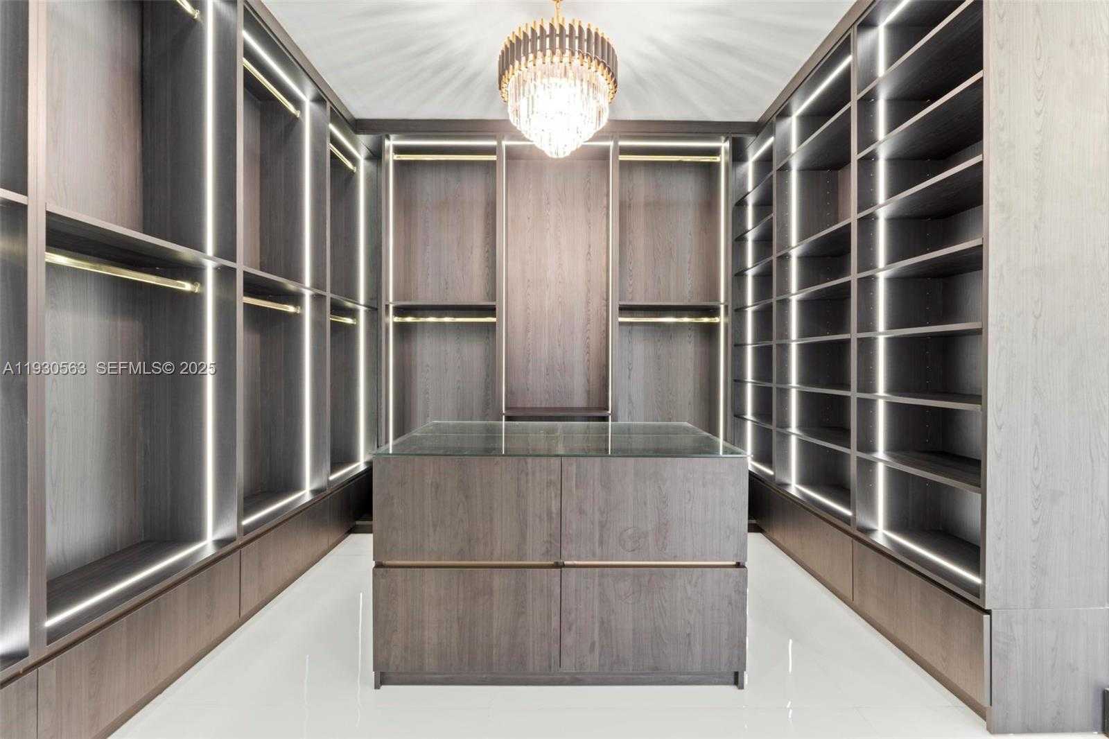 Small Image of 18172 NORTH WEST 91ST CT, Hialeah Number 32