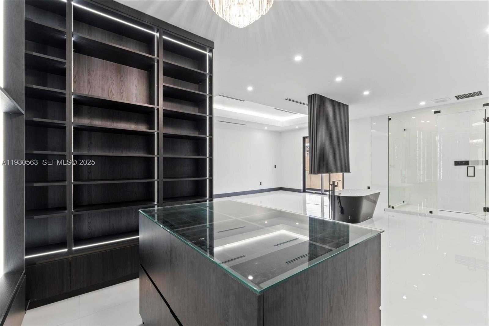 Small Image of 18172 NORTH WEST 91ST CT, Hialeah Number 33