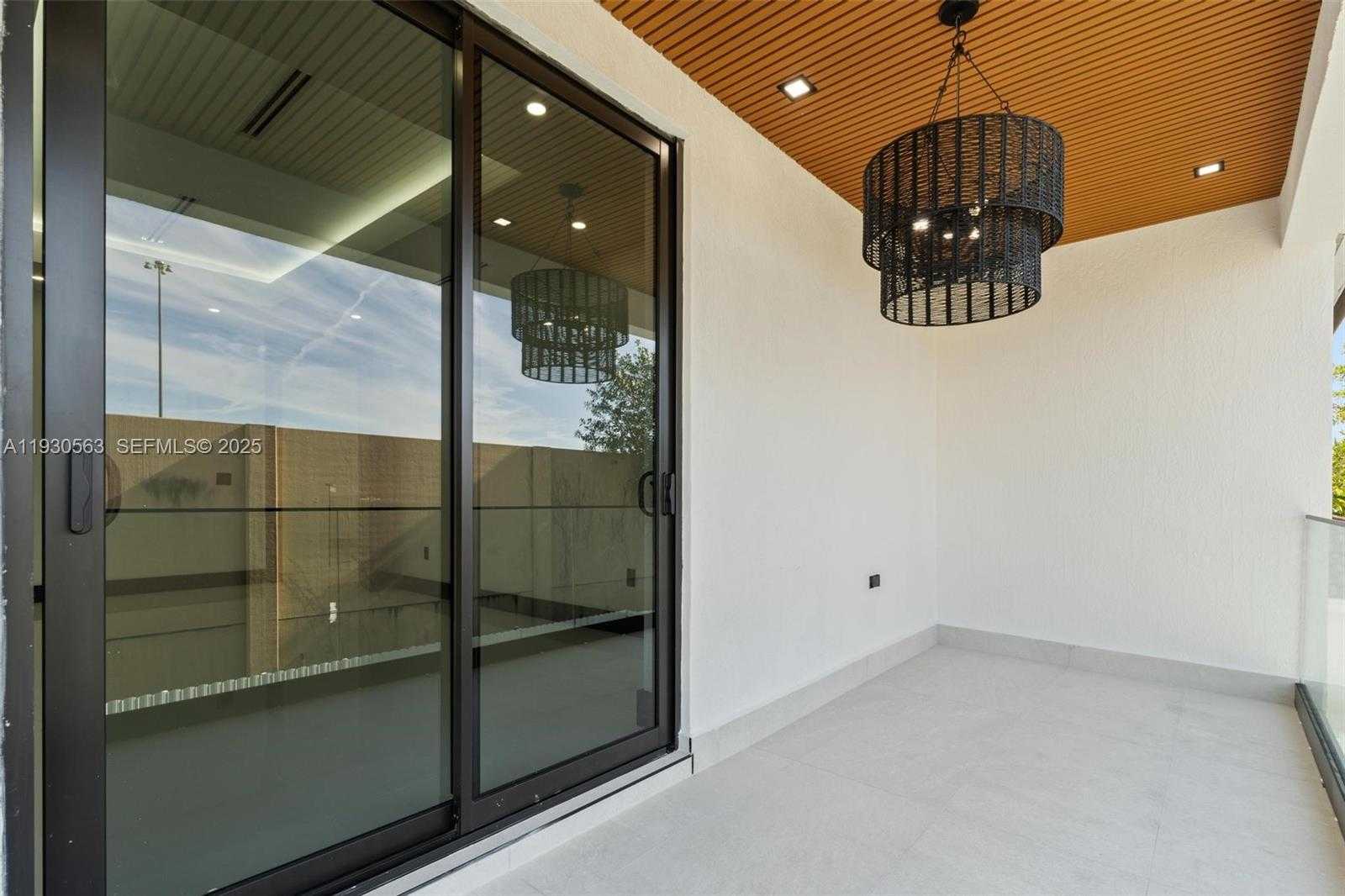 Small Image of 18172 NORTH WEST 91ST CT, Hialeah Number 35