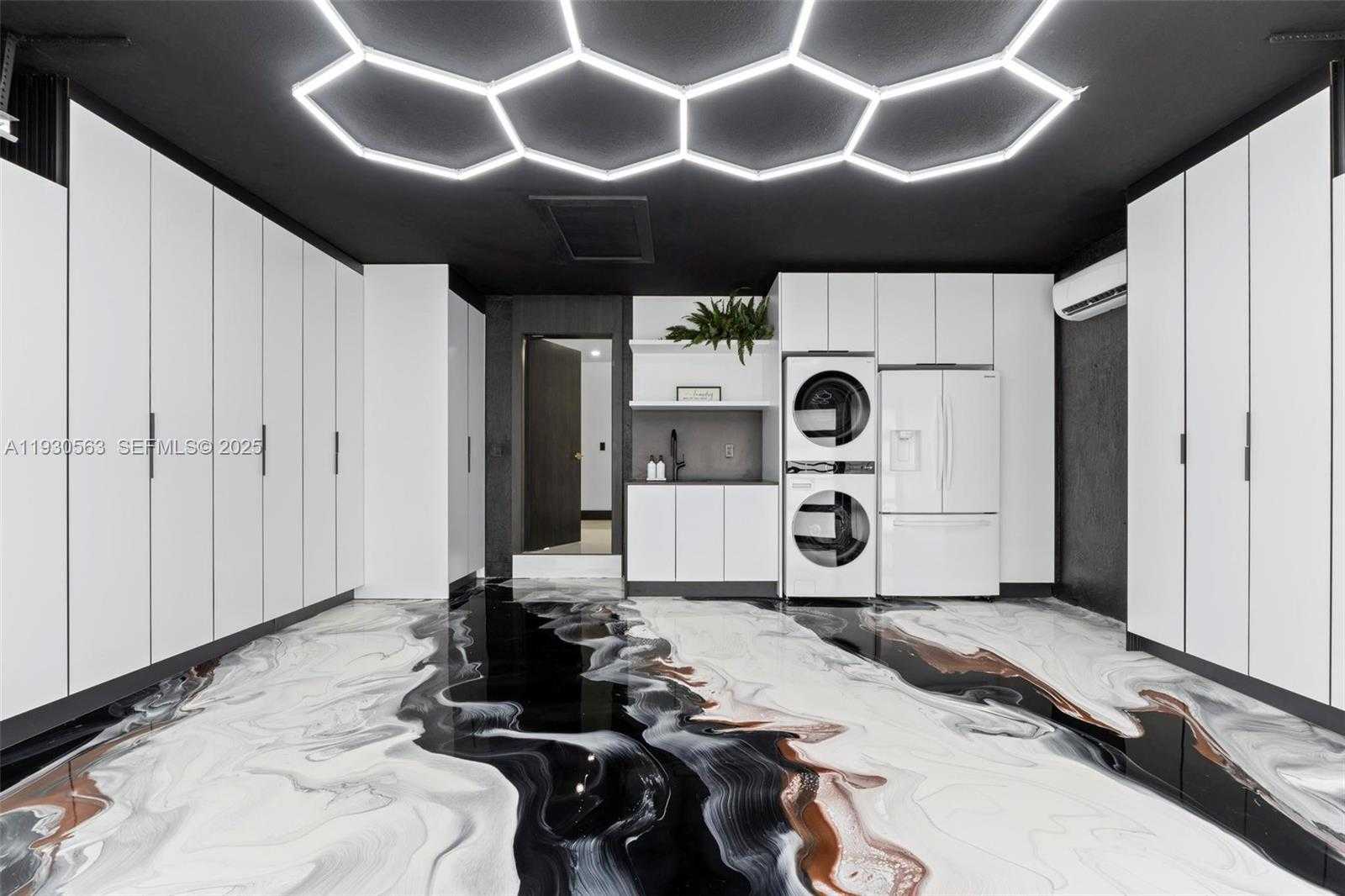 Small Image of 18172 NORTH WEST 91ST CT, Hialeah Number 37