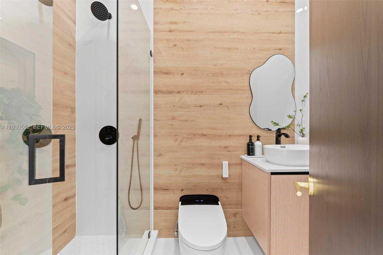 Small Image of 18172 NORTH WEST 91ST CT, Hialeah Number 40