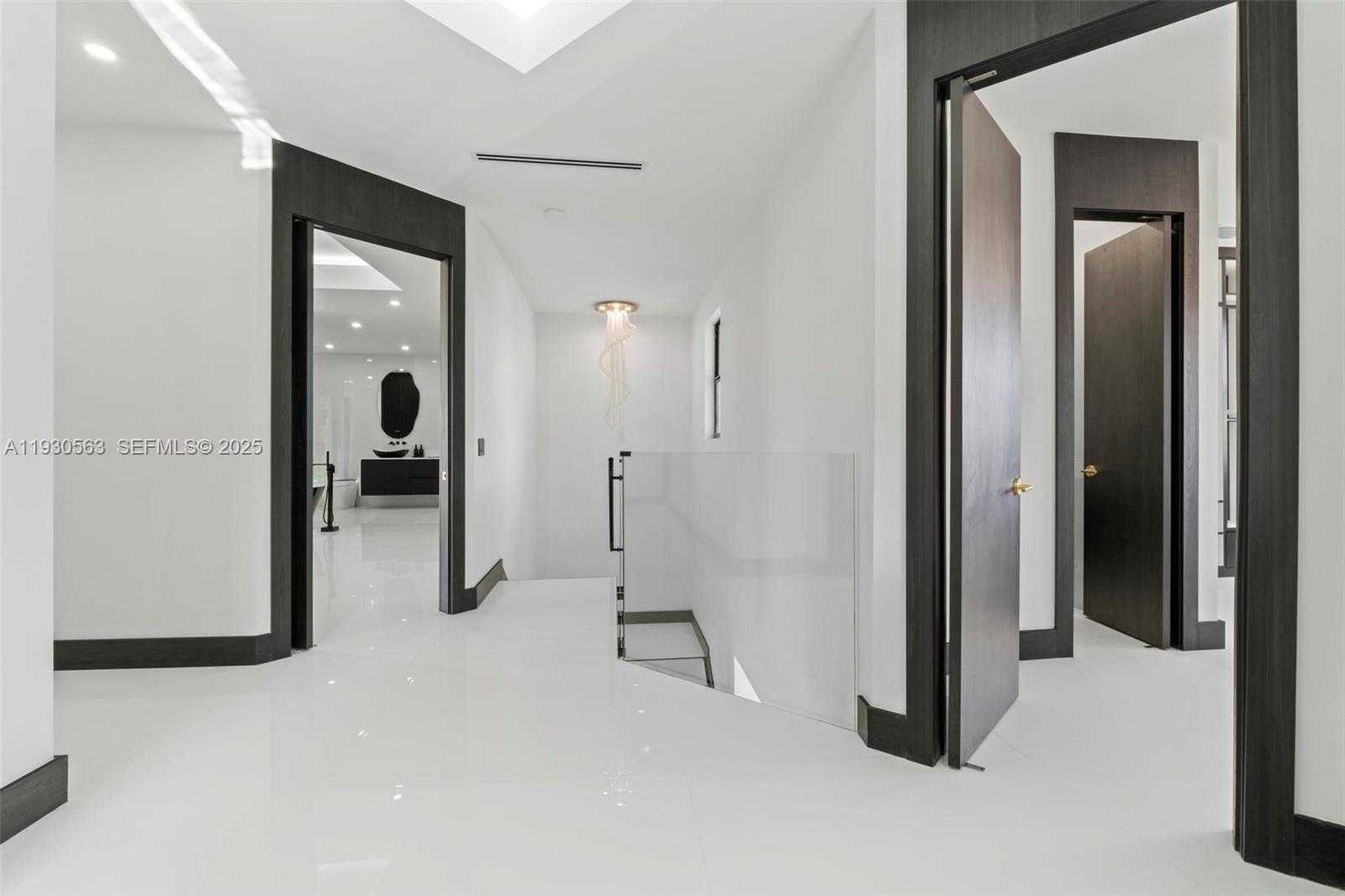 Small Image of 18172 NORTH WEST 91ST CT, Hialeah Number 42