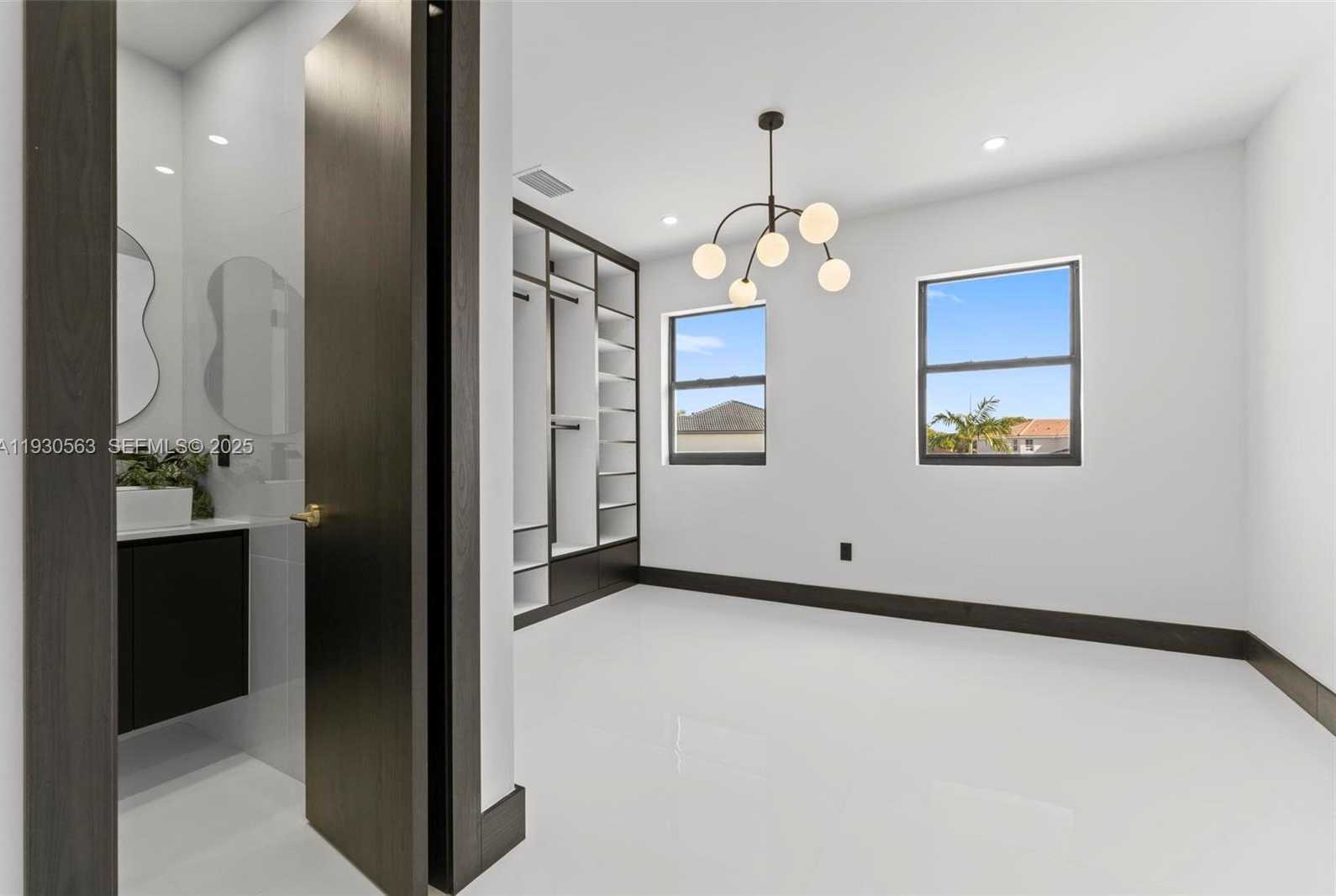 Small Image of 18172 NORTH WEST 91ST CT, Hialeah Number 43