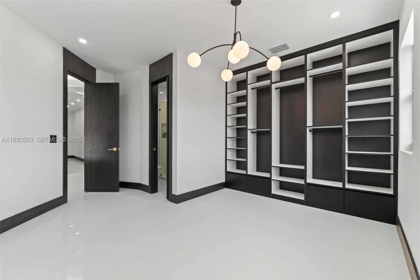 Small Image of 18172 NORTH WEST 91ST CT, Hialeah Number 44