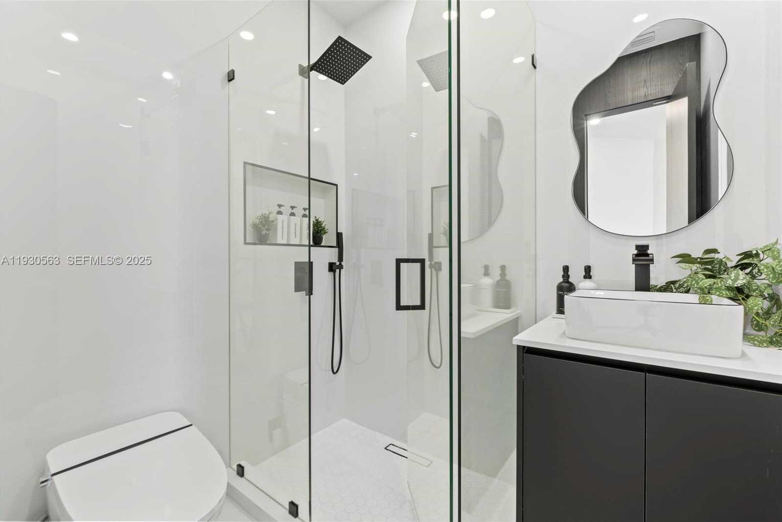 Small Image of 18172 NORTH WEST 91ST CT, Hialeah Number 45