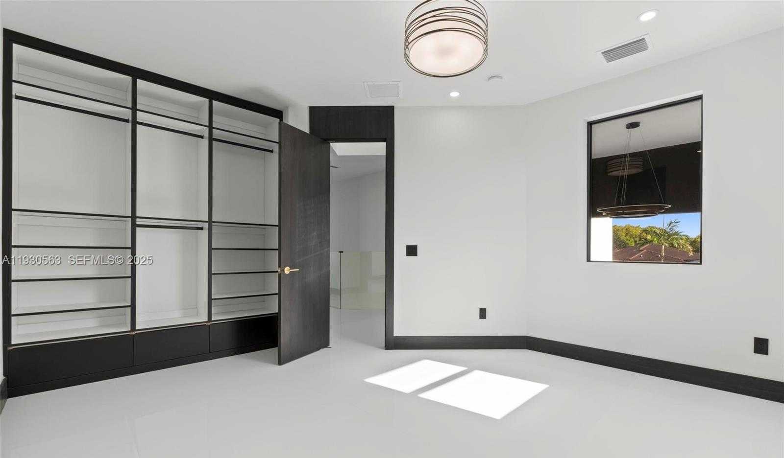 Small Image of 18172 NORTH WEST 91ST CT, Hialeah Number 47