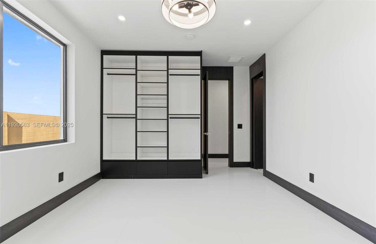 Small Image of 18172 NORTH WEST 91ST CT, Hialeah Number 49