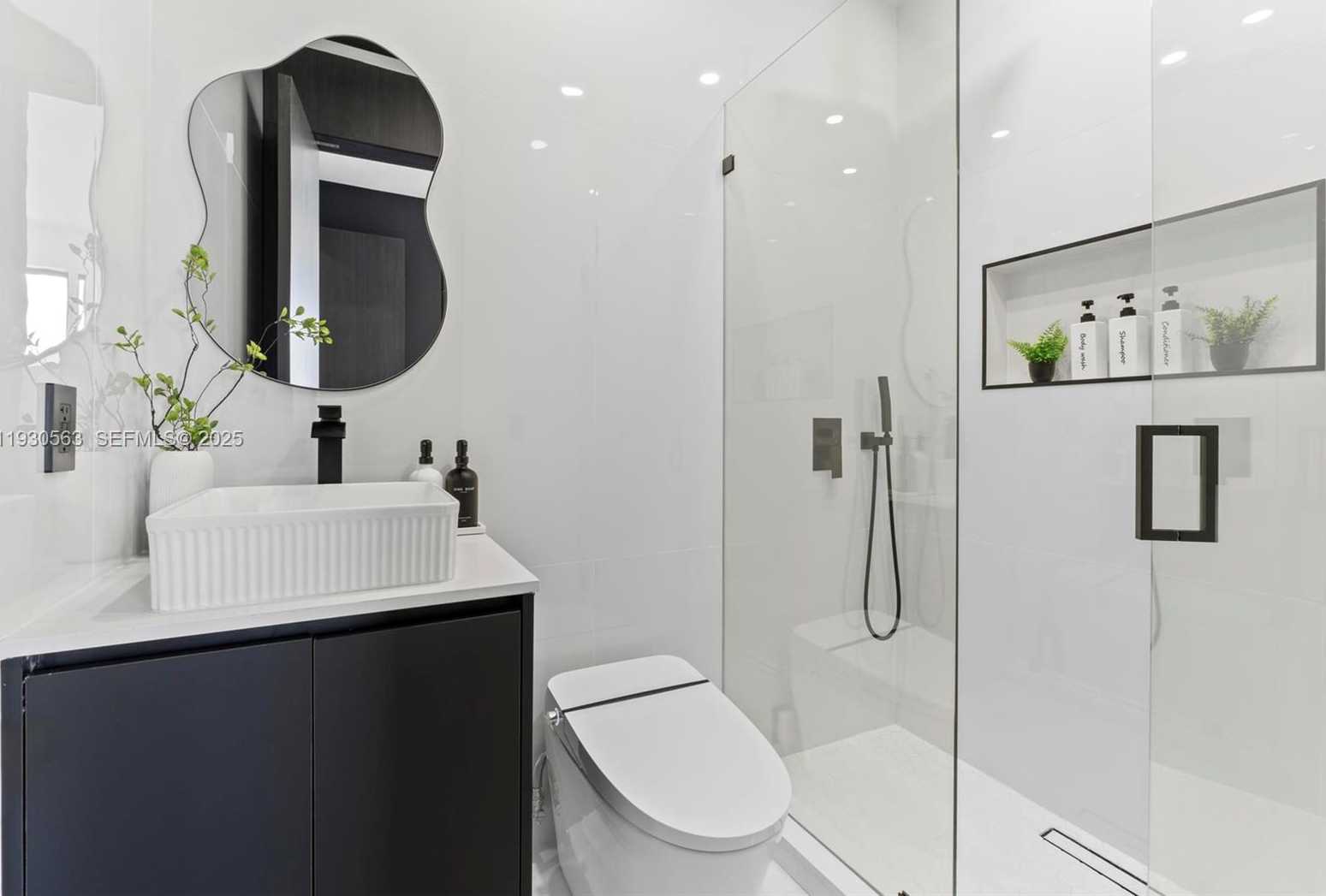 Small Image of 18172 NORTH WEST 91ST CT, Hialeah Number 50