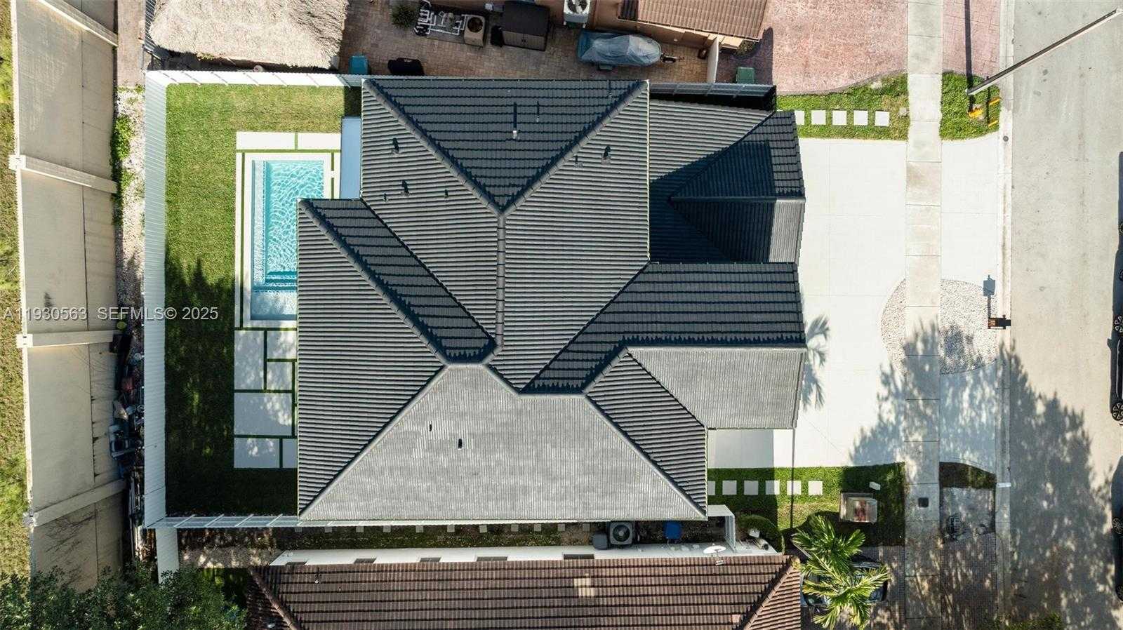 Small Image of 18172 NORTH WEST 91ST CT, Hialeah Number 54