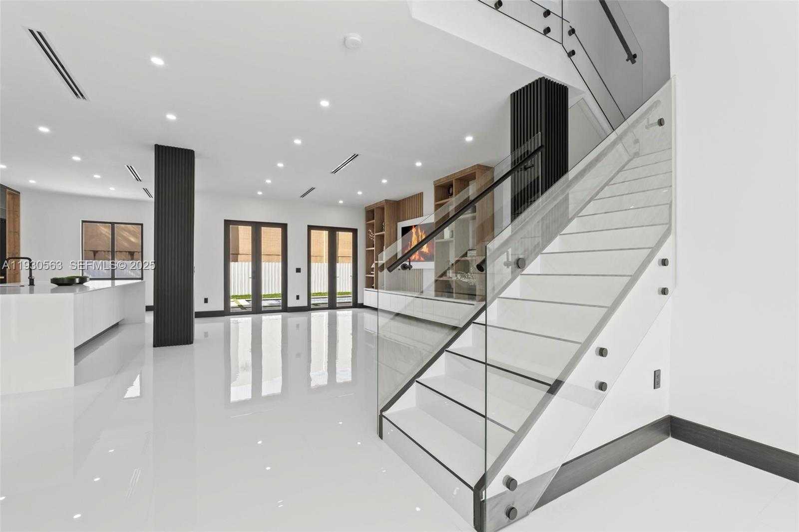 Small Image of 18172 NORTH WEST 91ST CT, Hialeah Number 7