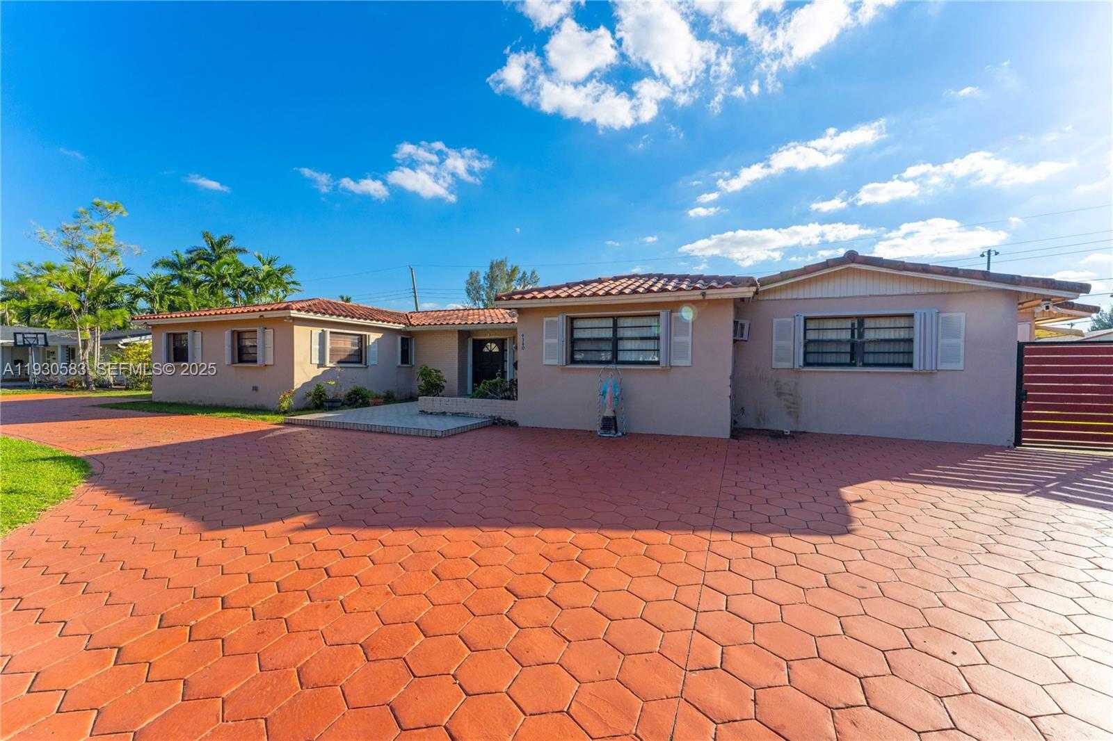 Small Image of 9380 SOUTH WEST 83RD ST, Miami Number 3