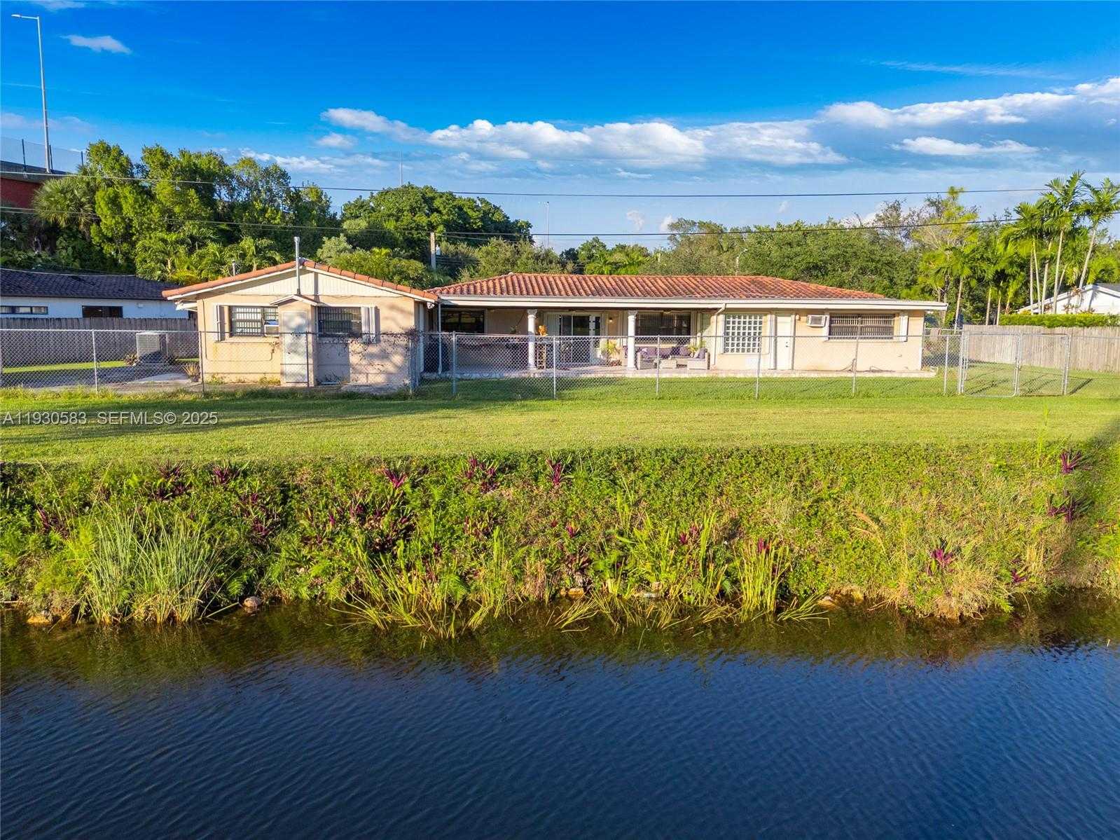 Small Image of 9380 SOUTH WEST 83RD ST, Miami Number 4