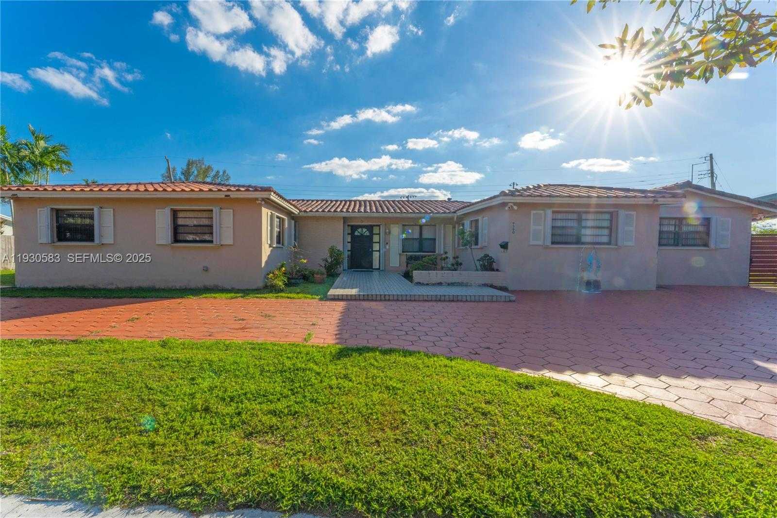 Small Image of 9380 SOUTH WEST 83RD ST, Miami Number 5