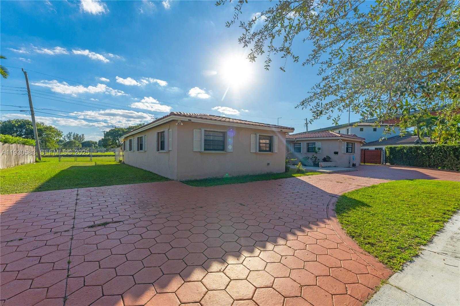 Small Image of 9380 SOUTH WEST 83RD ST, Miami Number 7