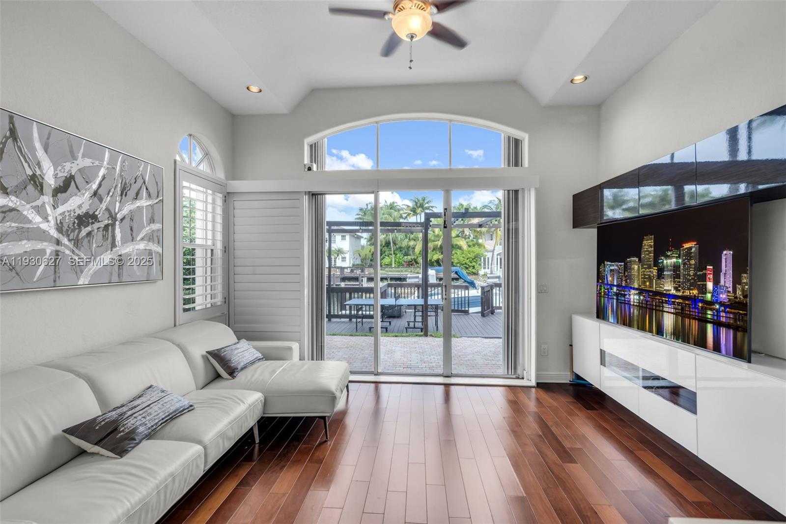 Small Image of 1091 WATERSIDE LN, Hollywood Number 16