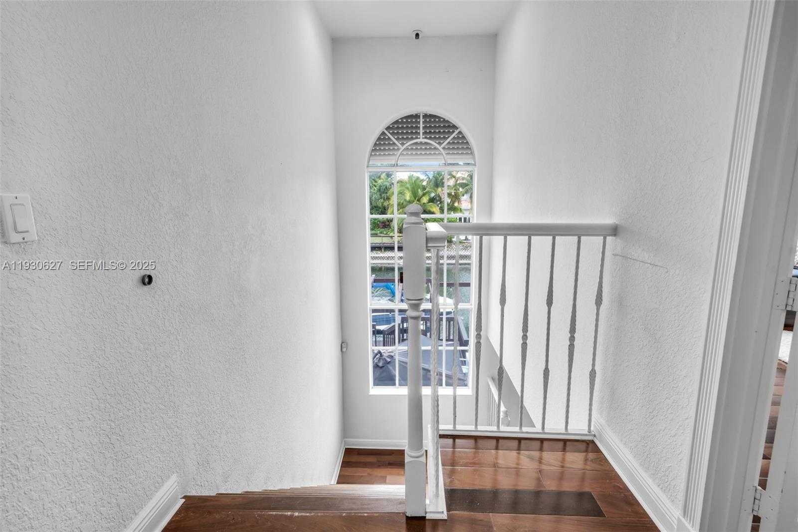 Small Image of 1091 WATERSIDE LN, Hollywood Number 38