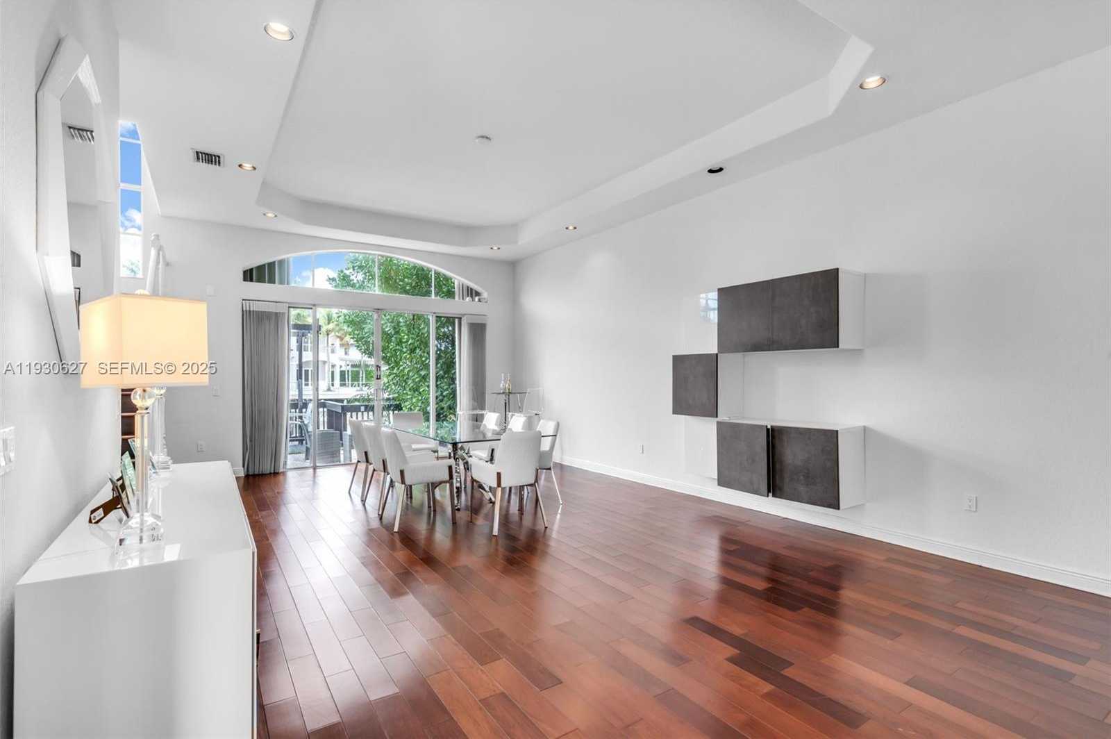 Small Image of 1091 WATERSIDE LN, Hollywood Number 5