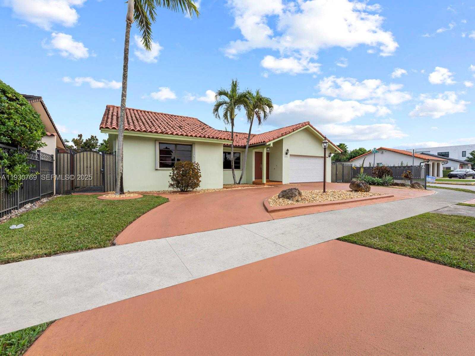 Small Image of 3791 SOUTH WEST 142ND AVE, Miami Number 2